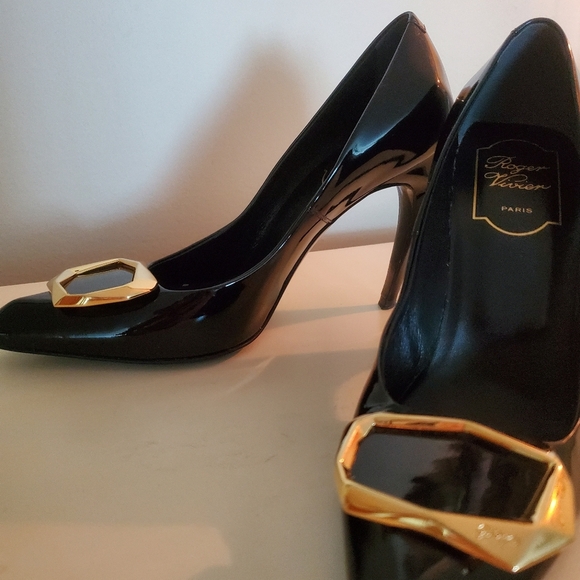 Vintage Roger Vivier black patent pumps with gold buckle - Picture 14 of 15